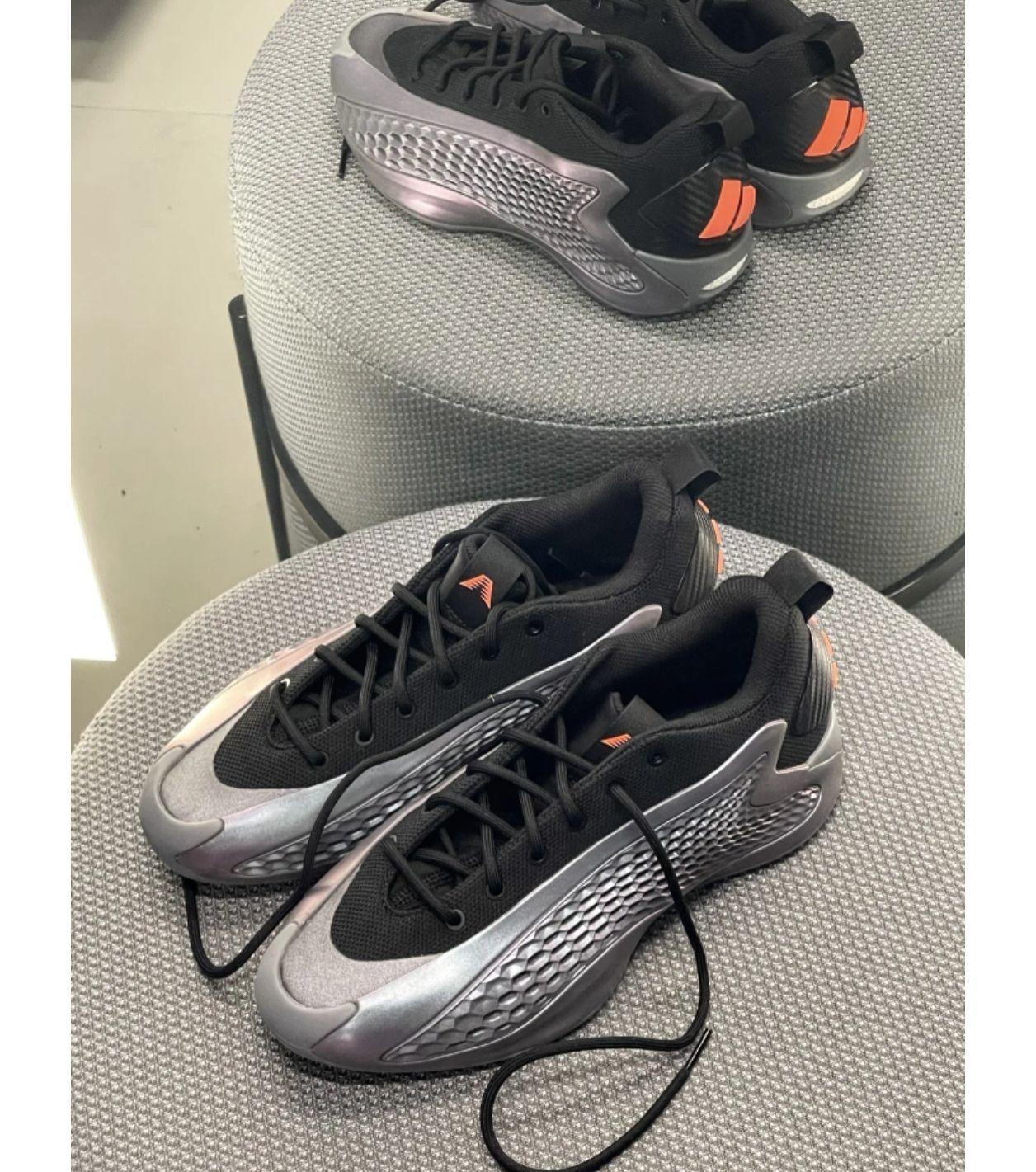 adidas A.E.1 银色篮球鞋:减震防滑,开启舒适时尚篮球之旅